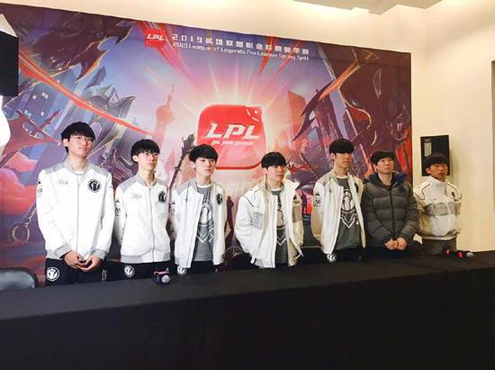 决定是否触 决定是否触